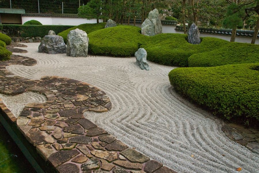 rock-zen-garden-ideas-7 sand zen garden green shrubs paved path