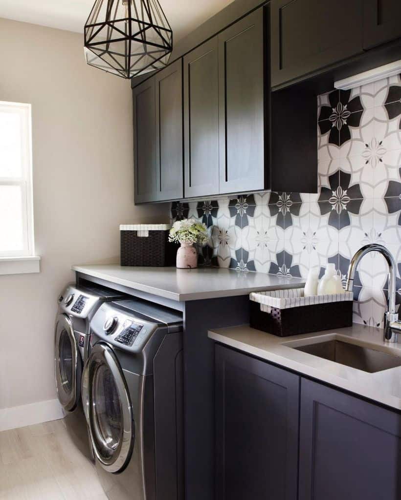 small-laundry-room-sink-ideas-etchdesigngroup black laundry room with sink