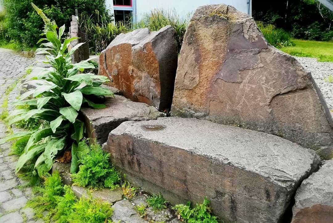 stone-garden-bench-ideas-look_a_bench stone garden bench