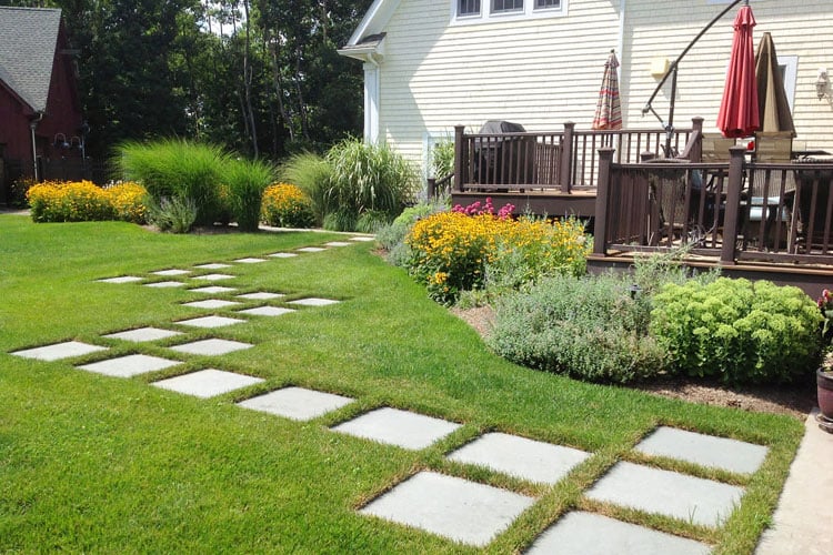 stylish-backyard-low-maintenance-landscaping Stylish Backyard Low Maintenance Landscaping