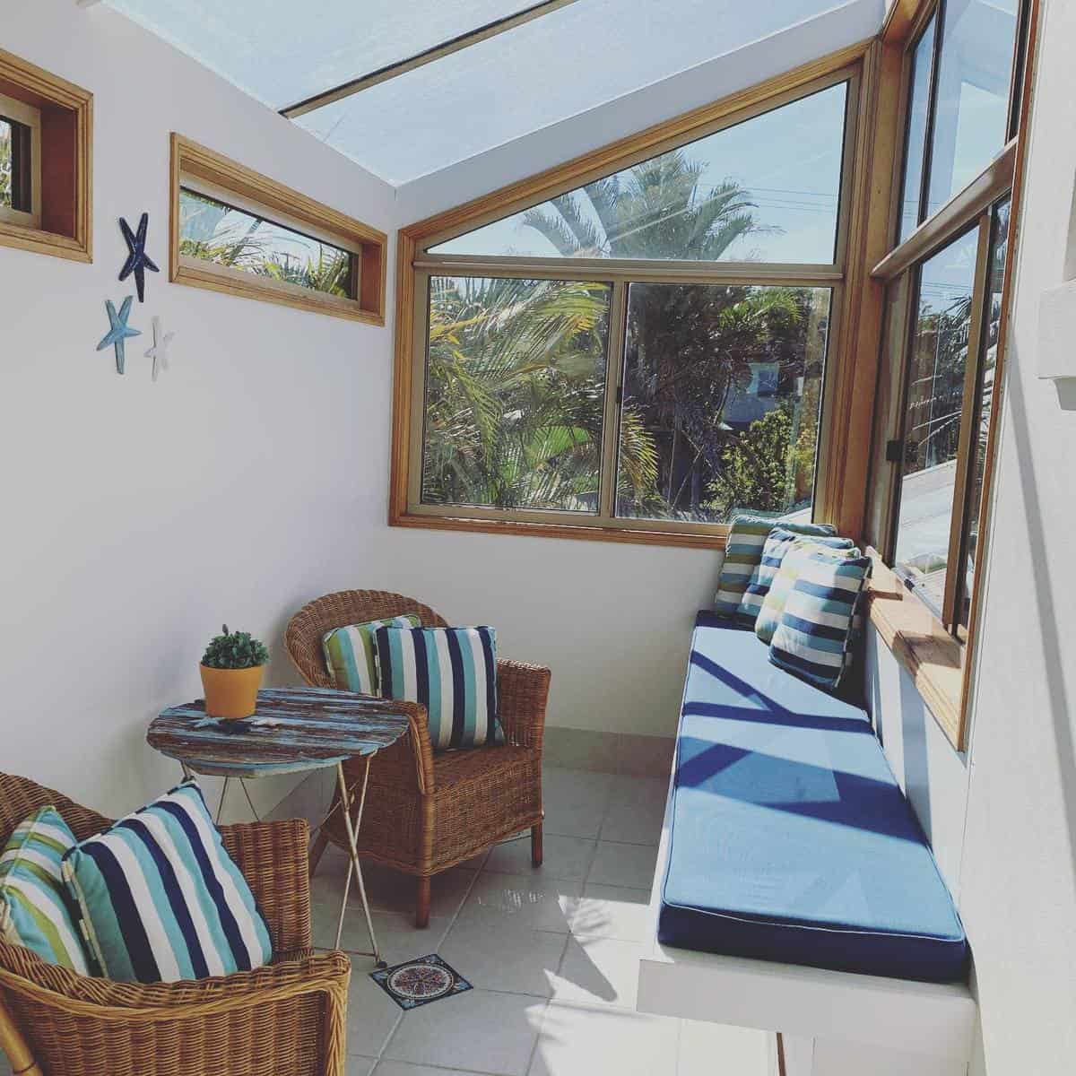 sunroom-patio-enclosure-ideas-baansabai-angourie small sunroom patio enclosure