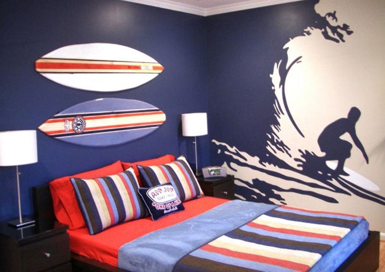 surfing-themed-boye28099s-room-idea-with-dazzling-mural Surfing-Themed Boy’s Room Idea with Dazzling Mural
