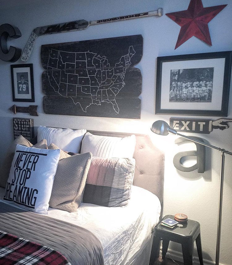 teenager-boy-bedroom-designs-with-cool-wall-and-bed Chic Black and White Scheme with Fun Wall and Bed