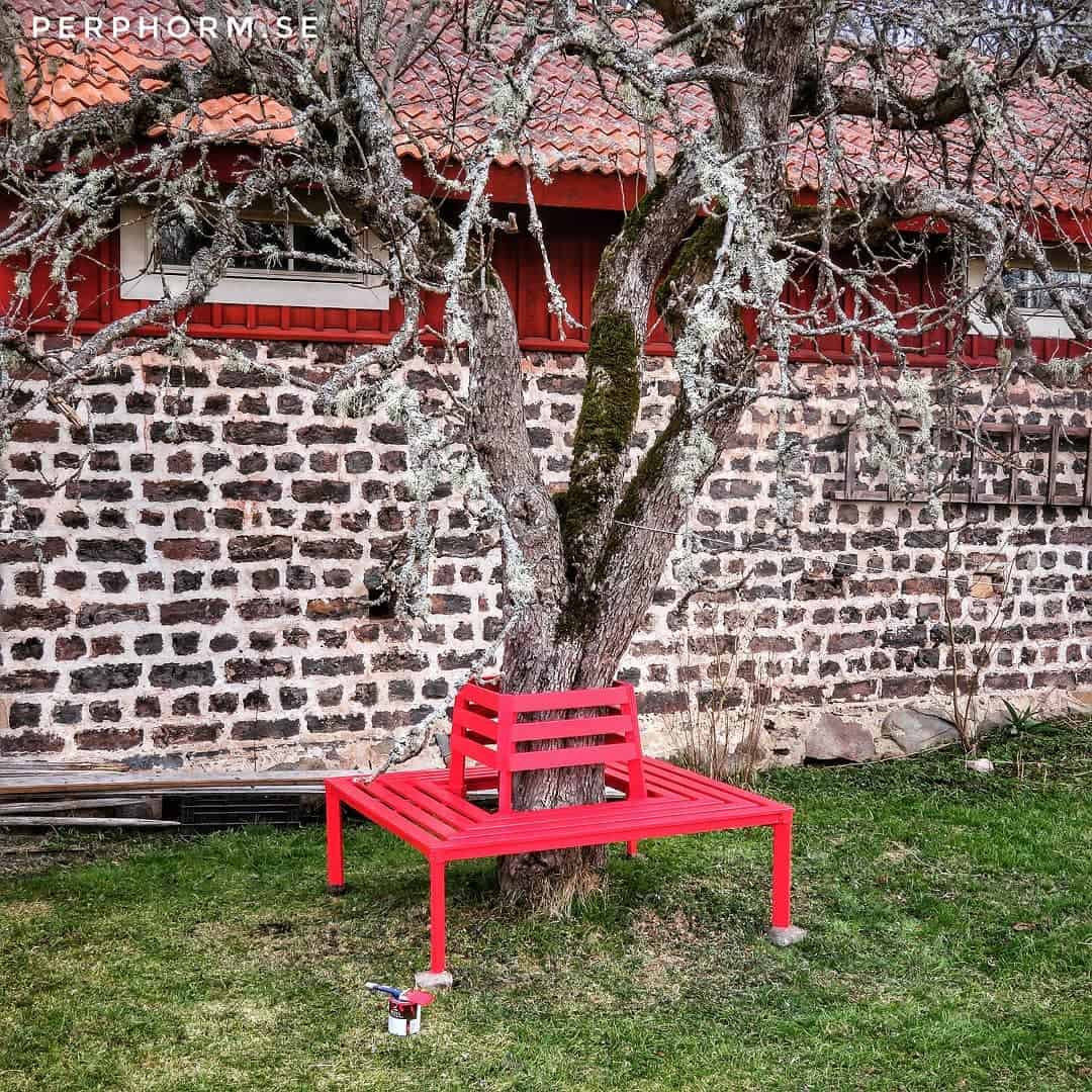 tree-bench-garden-bench-ideas-perlidvallphotoform red square garden bench around old tree brick wall
