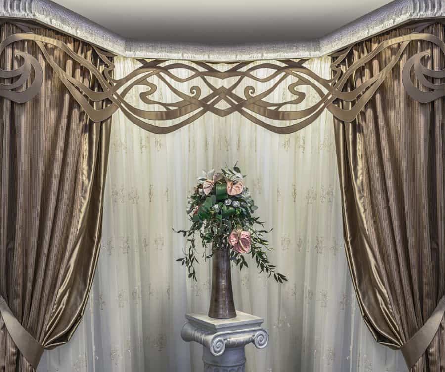 pelmet curtains with flower arrangement center piece
