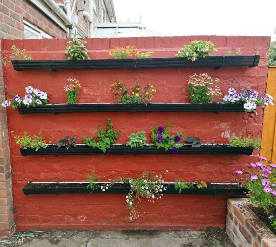 vertical-planter-garden-ideas-the_beast_mistress vertical wall planter garden