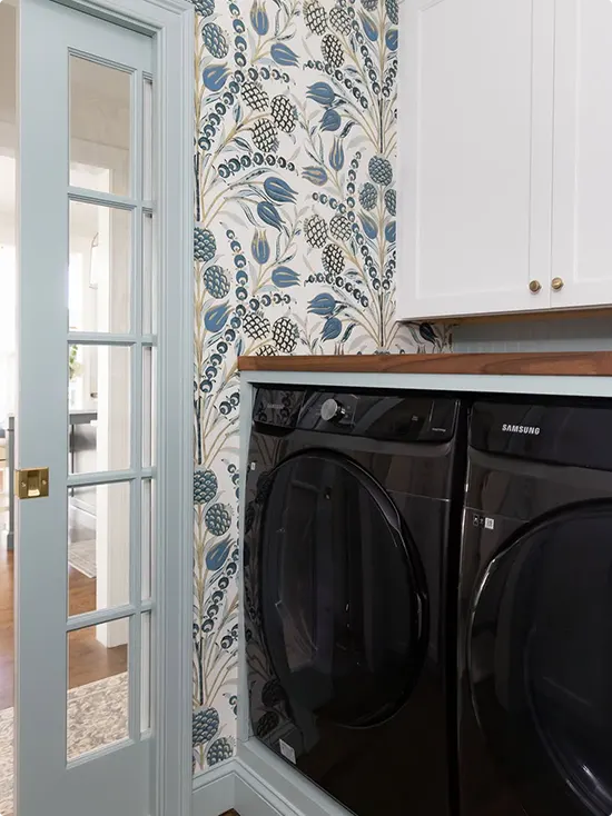 Scandinavian Tulip Wallpaper with Black Washers