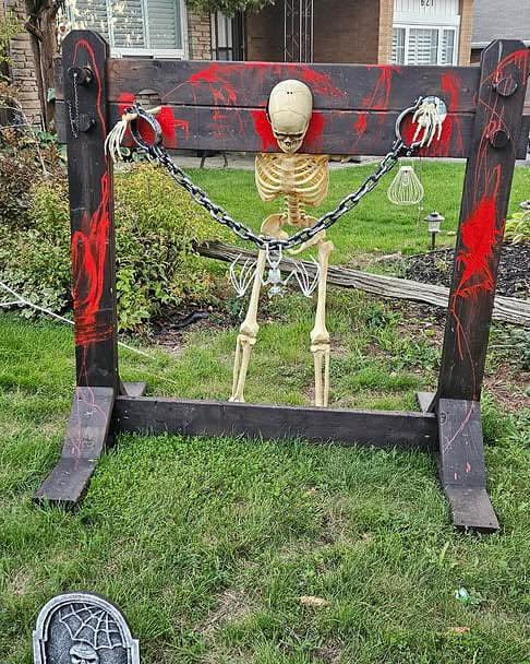 Bloody Pillory Skeleton