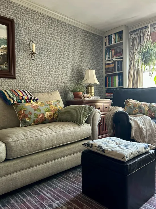 Soft Gray Vintage Vine Wallpaper