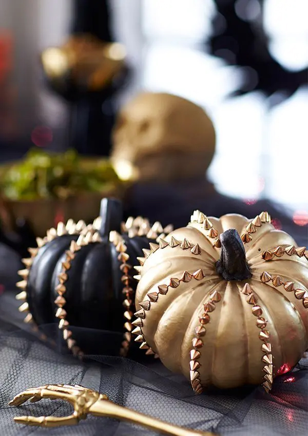 Black and Gold Halloween Decor Ideas