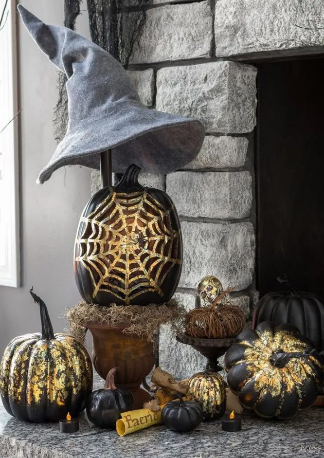 Black and Gold Halloween Decor Ideas