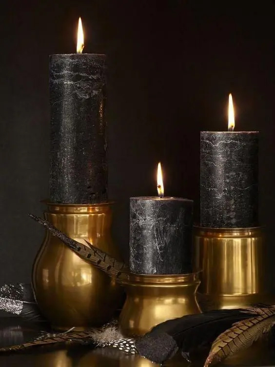 Black and Gold Halloween Decor Ideas