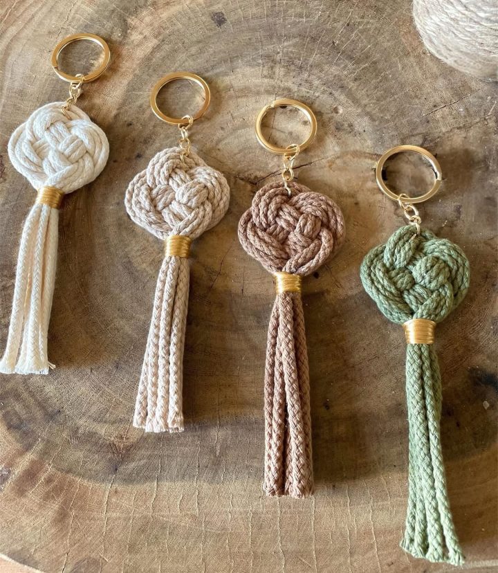 Knotted Pom
