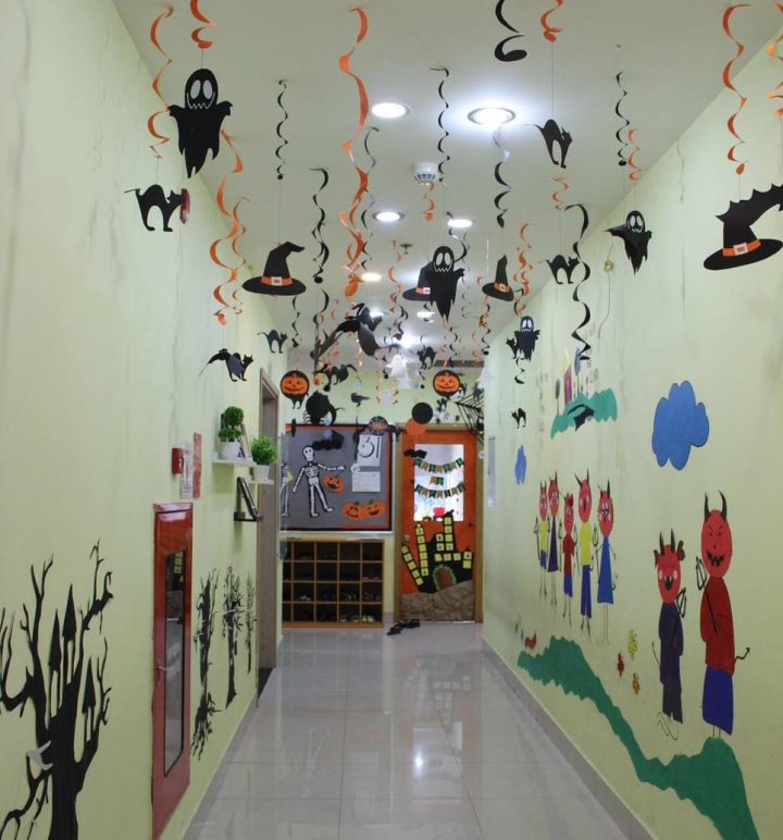 Hallway Ceiling Swirl Arrangement