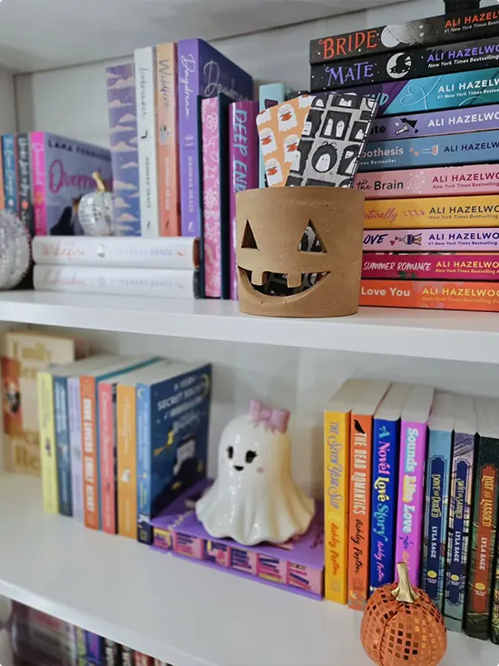 Jack-o-lantern Candle Bookshelf Display