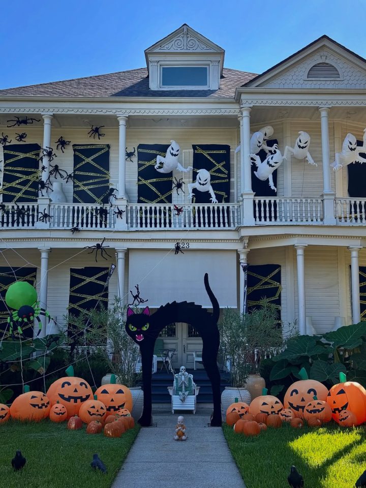Halloween Balcony Decor Ideas