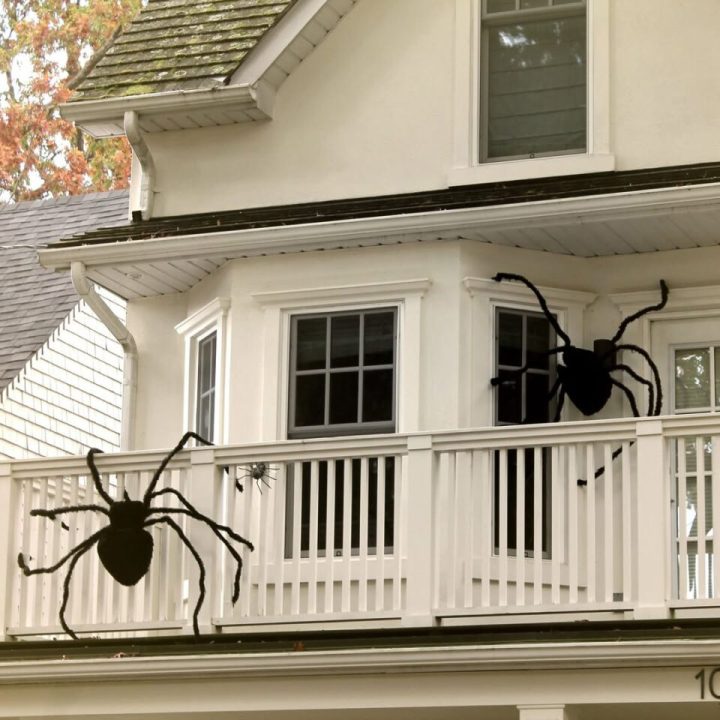 Halloween Balcony Decor Ideas