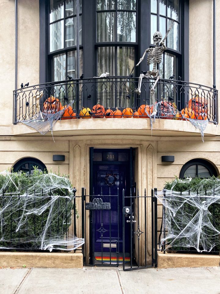Halloween Balcony Decor Ideas