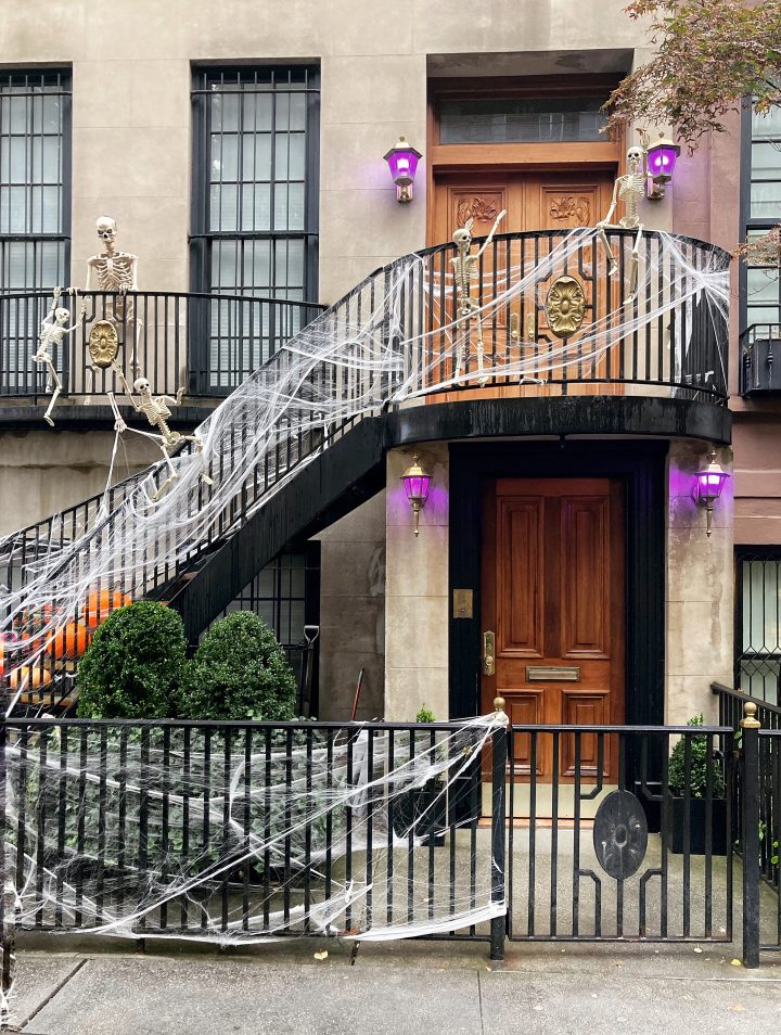 Halloween Balcony Decor Ideas
