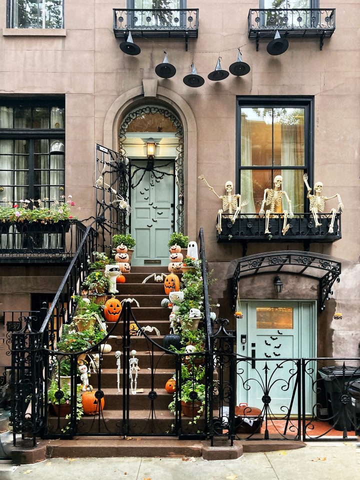 Halloween Balcony Decor Ideas
