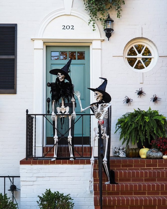 Halloween Staircase Decor Ideas
