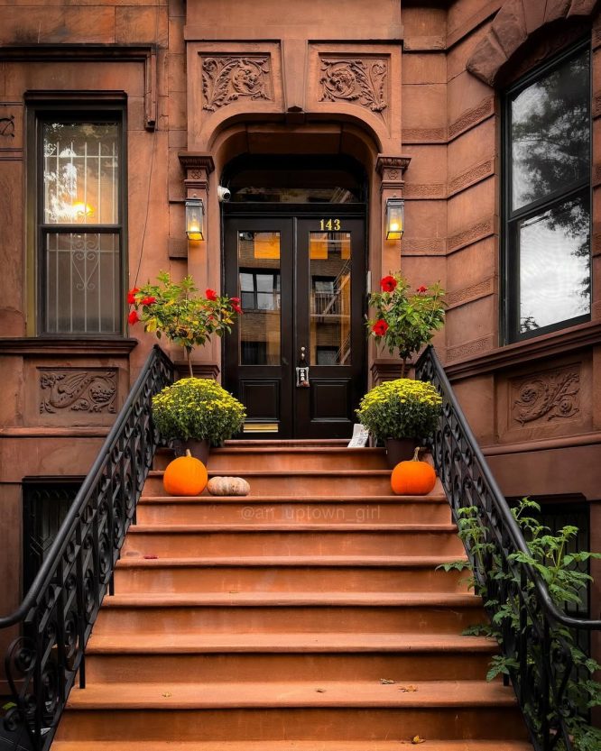 Halloween Staircase Decor Ideas