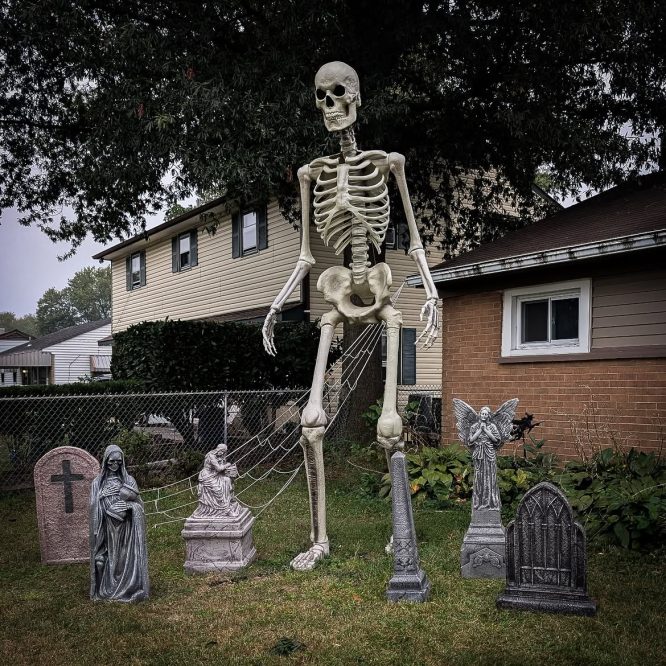 Front Yard Halloween Decor Ideas
