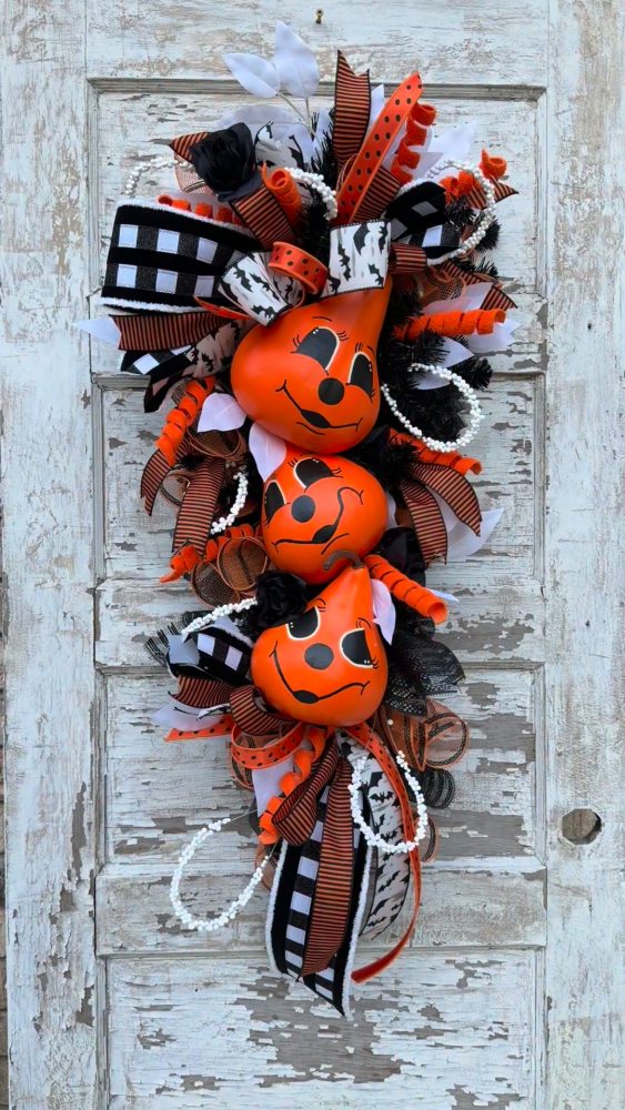 Three-Pumpkin Halloween Swag